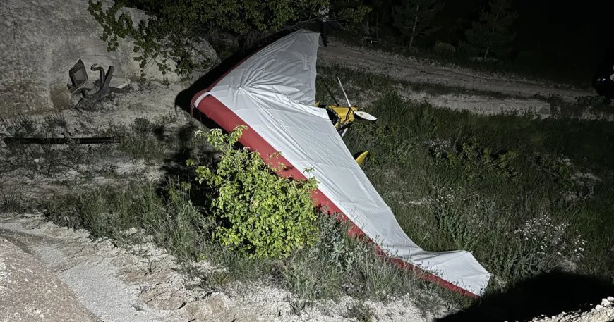 Turist taşıyan microlight acil iniş yaptı