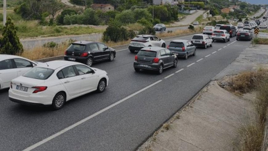 22 kilometrelik araç kuyruğu! Bayramın ikinci günü tatilcilerin akın ettiği il