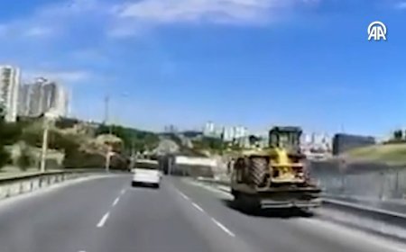 Çekiciyle taşıdığı iş makinesinin altında kalan sürücü öldü