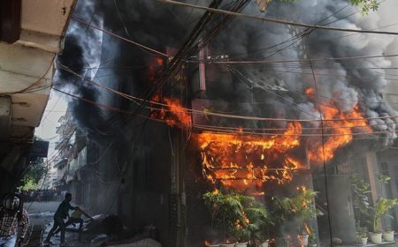 Hindistan'da otel yangını! Alevler binayı sardı: En az 21 ölü