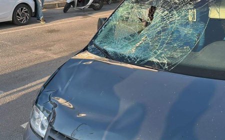 Hafif ticari aracın elektrikli bisiklete çarptığı kaza kamerada; 1 ölü