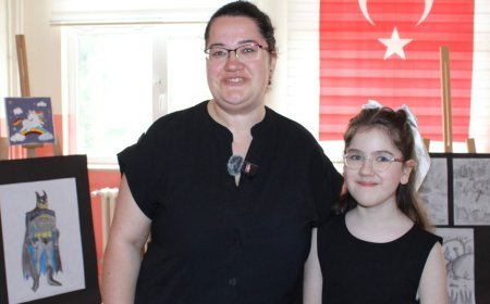 Disleksi tanısı konulan 4'üncü sınıf öğrencisi Nuse Nur, okulda resim sergisi açtı