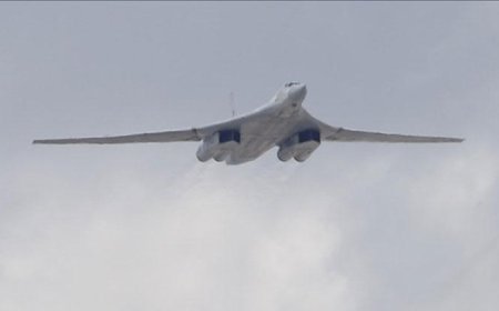 Rusya'da eğitim uçuşu yapan stratejik bombardıman uçağı düştü