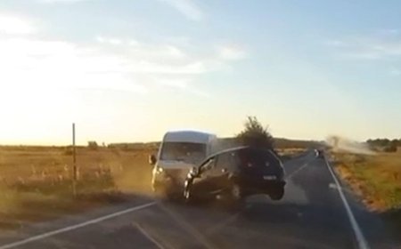 Tekirdağ'da minibüs ile otomobil çarpıştı; 1 ölü, 2 yaralı