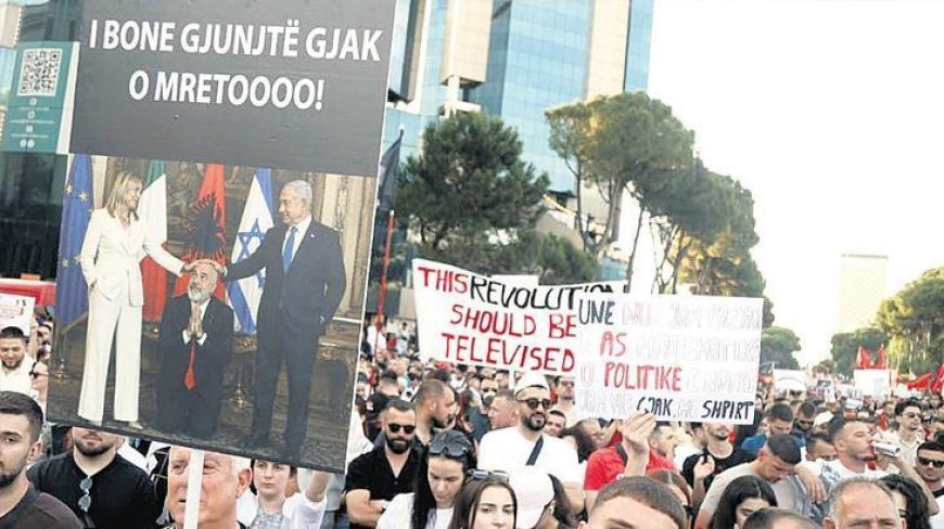 Arnavutluk ayakta!