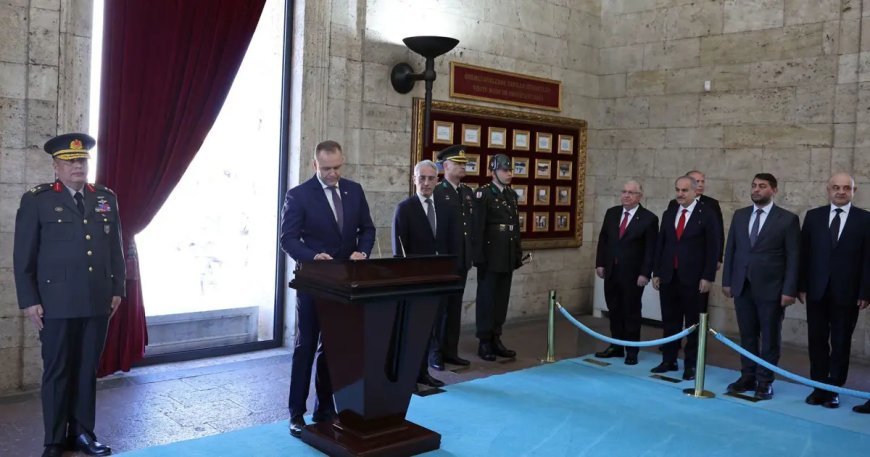 Polonya Cumhurbaşkanı Nawrocki'nden Anıtkabir'e ziyaret